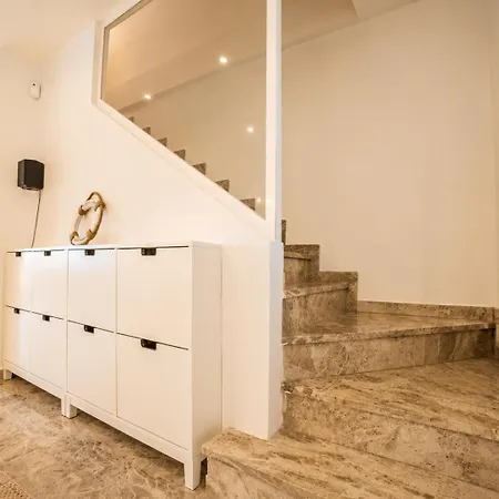 Modern Family Townhose With Panoramic View *